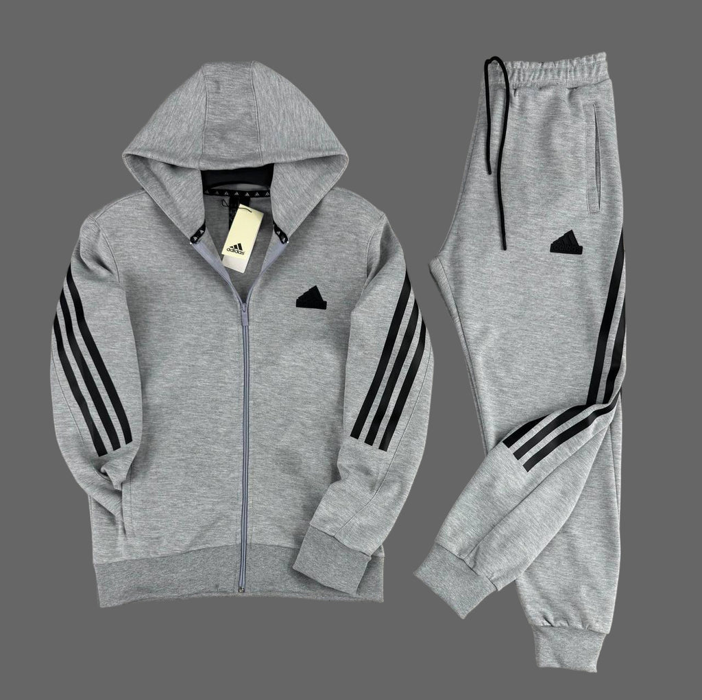 Férfi Adidas melegítő, szürke, fekete függőleges csíkokkal