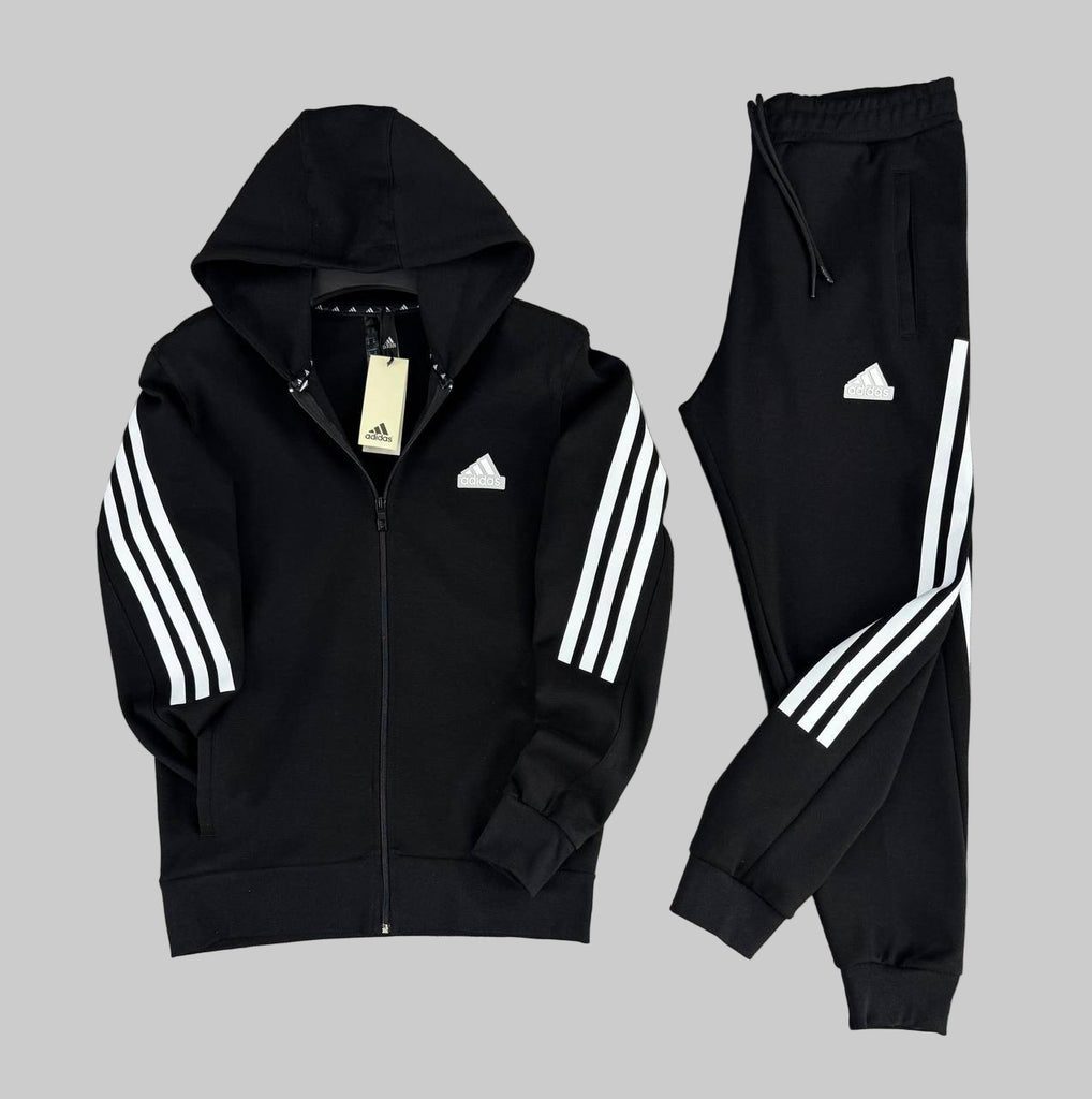 Férfi Adidas melegítő, fekete függőleges fehér csíkokkal