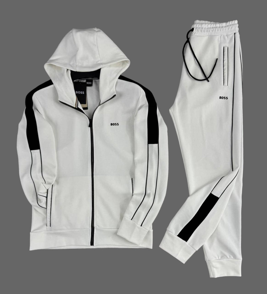 Férfi BOSS melegítő, ekrü fekete csíkokkal.