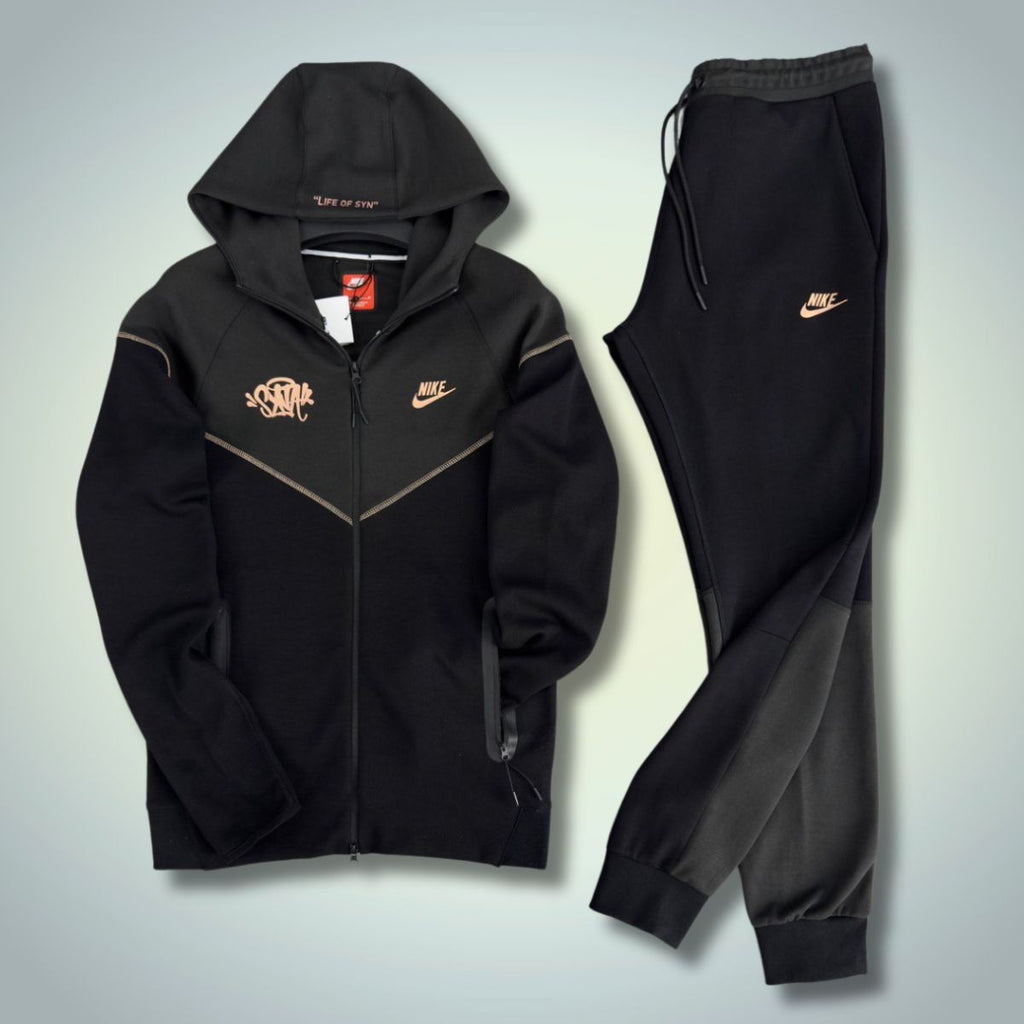Nike x Syna World Tech Fleece férfi tréningruha, fekete és grafit. 2024-as modell. Prémium minőség