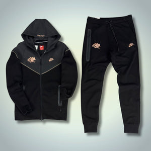 Nike x Syna World Tech Fleece férfi tréningruha, fekete. 2024-as modell. Prémium minőség