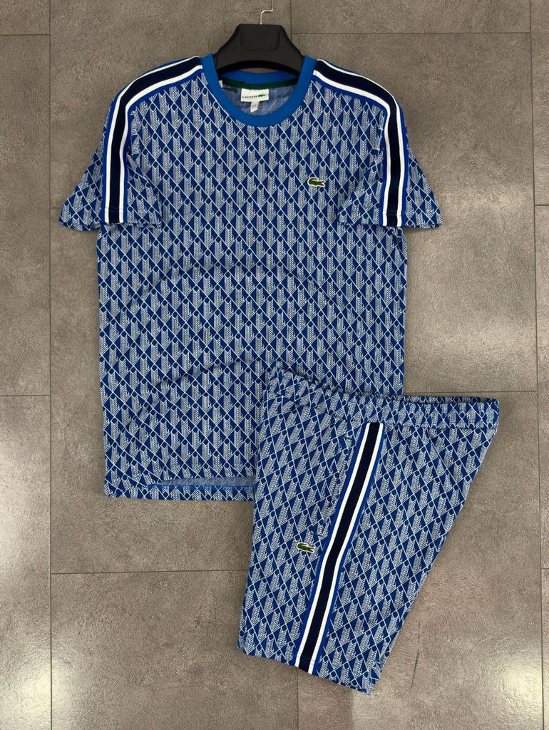 Férfi Lacoste szett, pólóval és rövidnadrággal, kék színben jacquard monogrammal.
