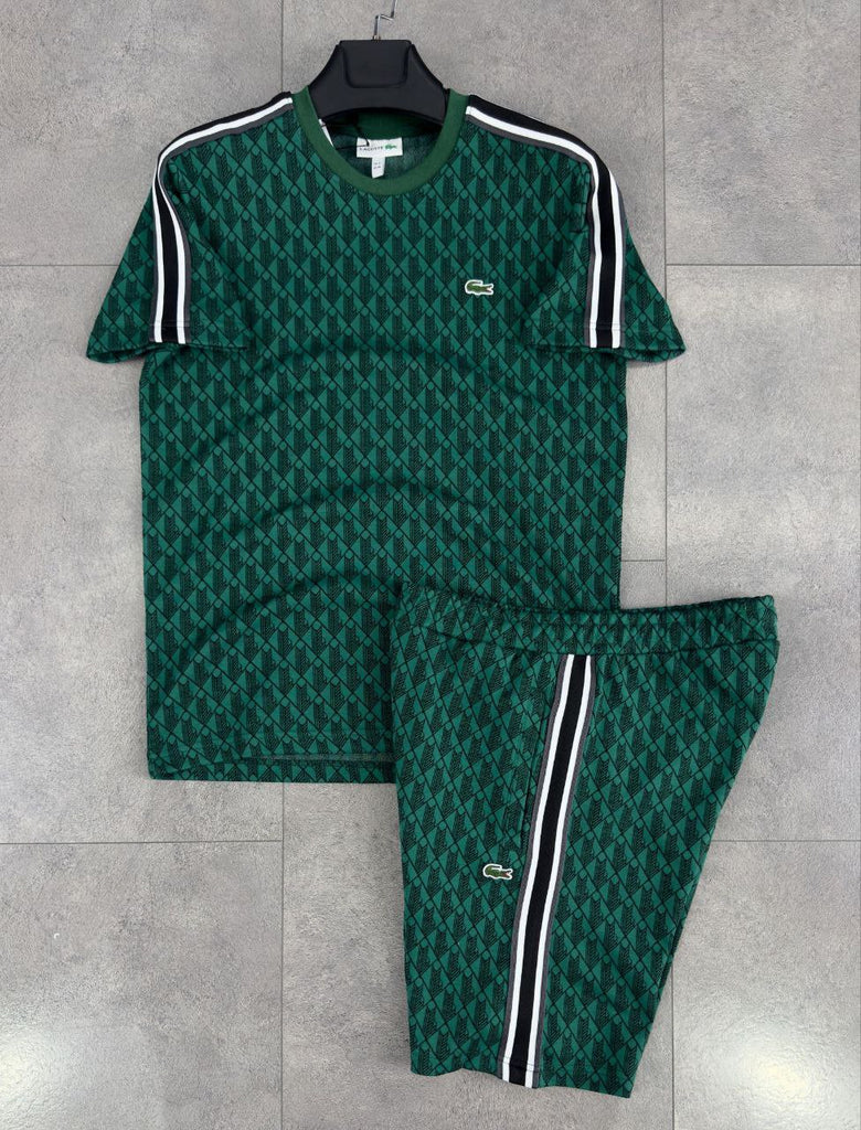 Férfi Lacoste szett, pólóval és rövidnadrággal, zöld jacquard monogrammal.