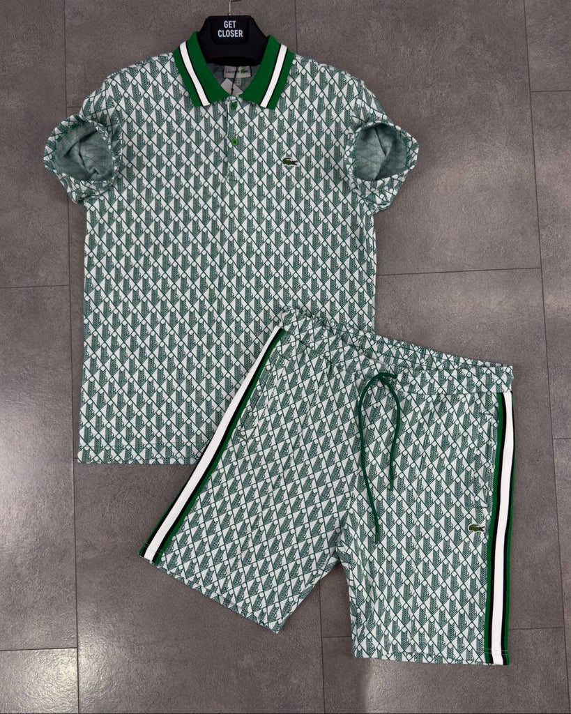Lacoste férfi szett, galléros póló és rövidnadrág, világoszöld színben, fehér vonalakkal és jacquard monogrammal.