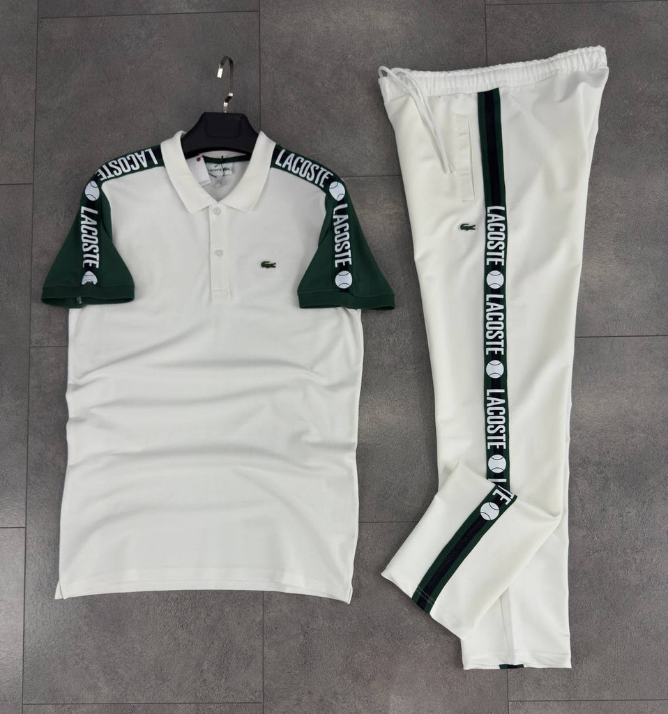 Lacoste férfi szett, galléros ing és hosszú nadrág, fehér színben.