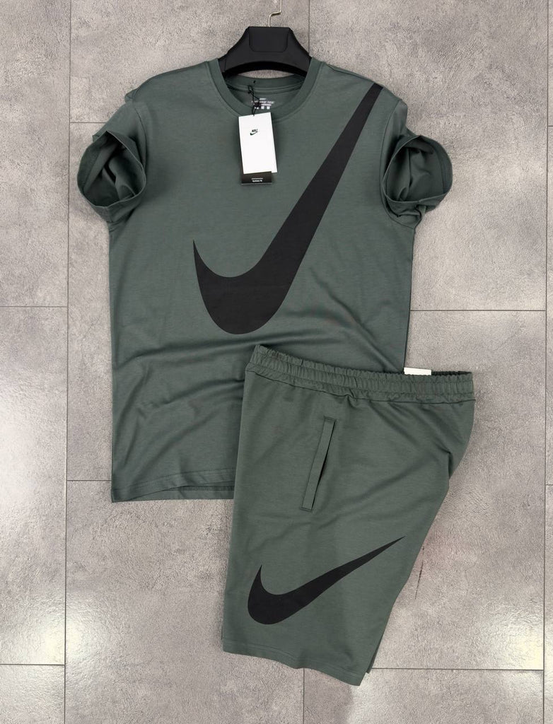 Férfi Nike szett, pólóval és rövidnadrággal szürkészöld. Prémium minőség.