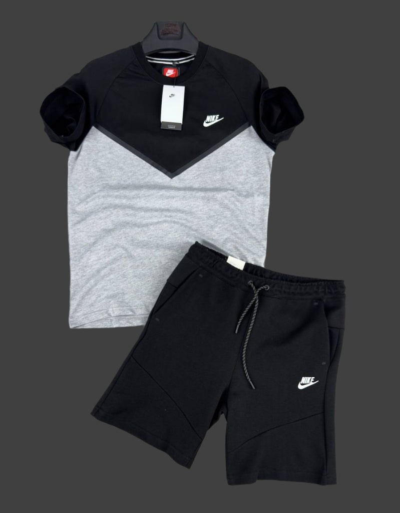 Nike Tech Fleece férfi szett, amely egy kétszínű, fekete és klasszikus szürke pólóból, valamint egy fekete rövidnadrágból áll. Prémium minőség.