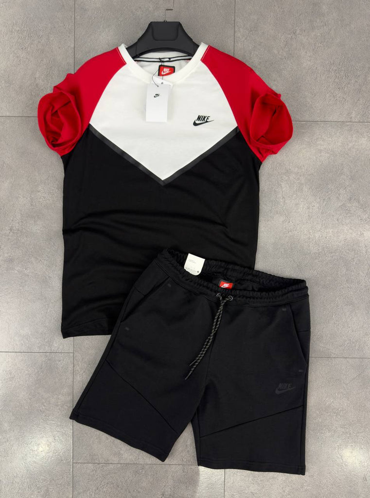 Férfi Nike Tech Fleece szett, amely fekete rövidnadrágból és fehér, piros és fekete pólóból áll. Prémium minőség.