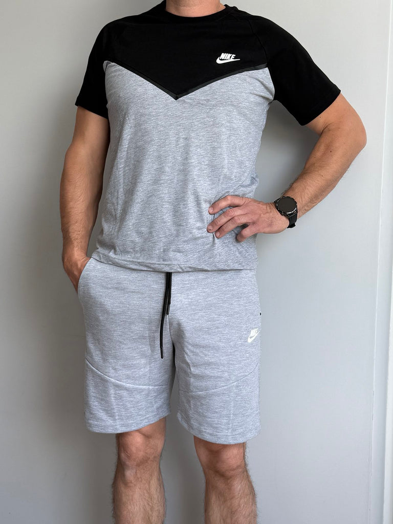 Férfi Nike Tech Fleece szett, fekete-szürke póló és szürke rövidnadrág. Prémium minőség.