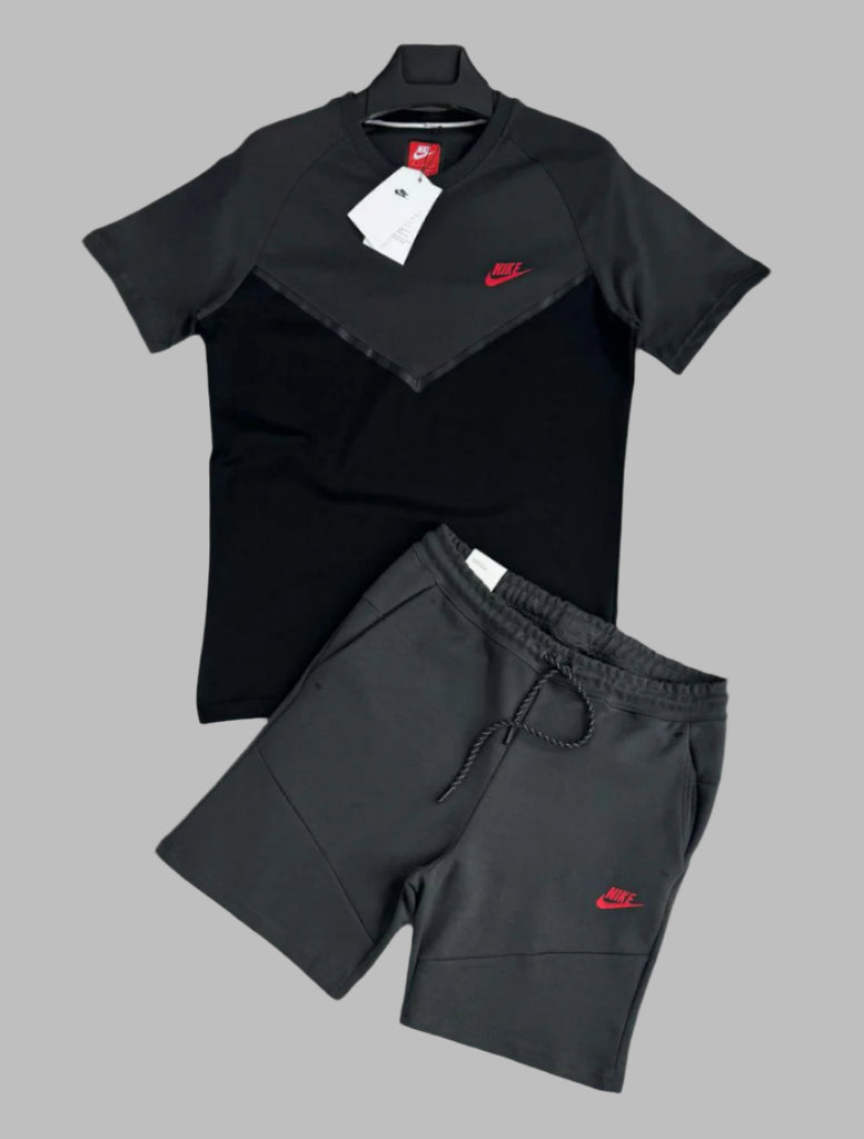 Férfi Nike Tech Fleece szett pólóval és rövidnadrággal, grafit és fekete színben. Prémium minőség.