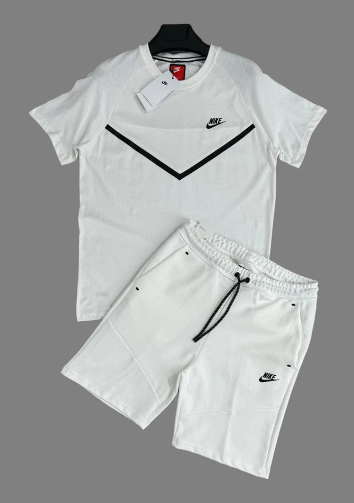 Férfi Nike Tech Fleece szett - Póló és Rövidnadrág Ekrü színben