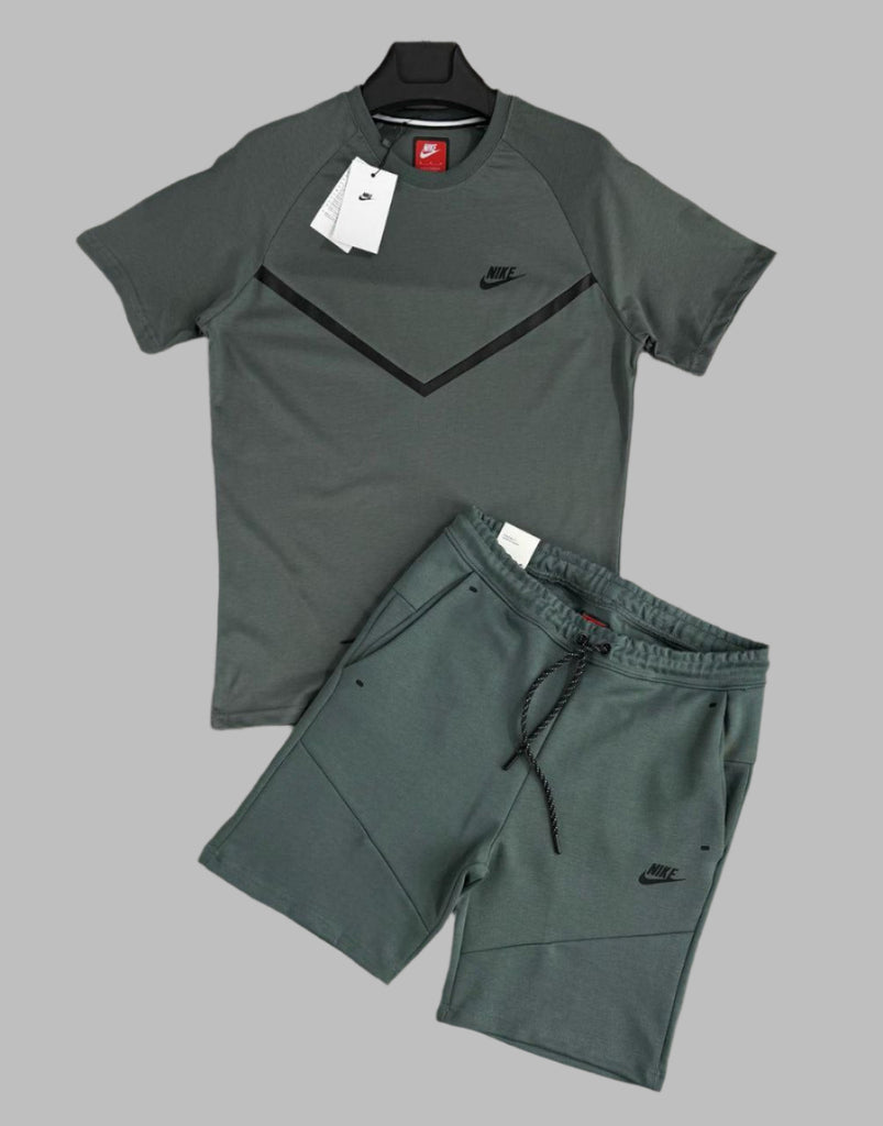 Férfi Nike Tech Fleece szett - Póló és Rövidnadrág sötétszürke-zöld
