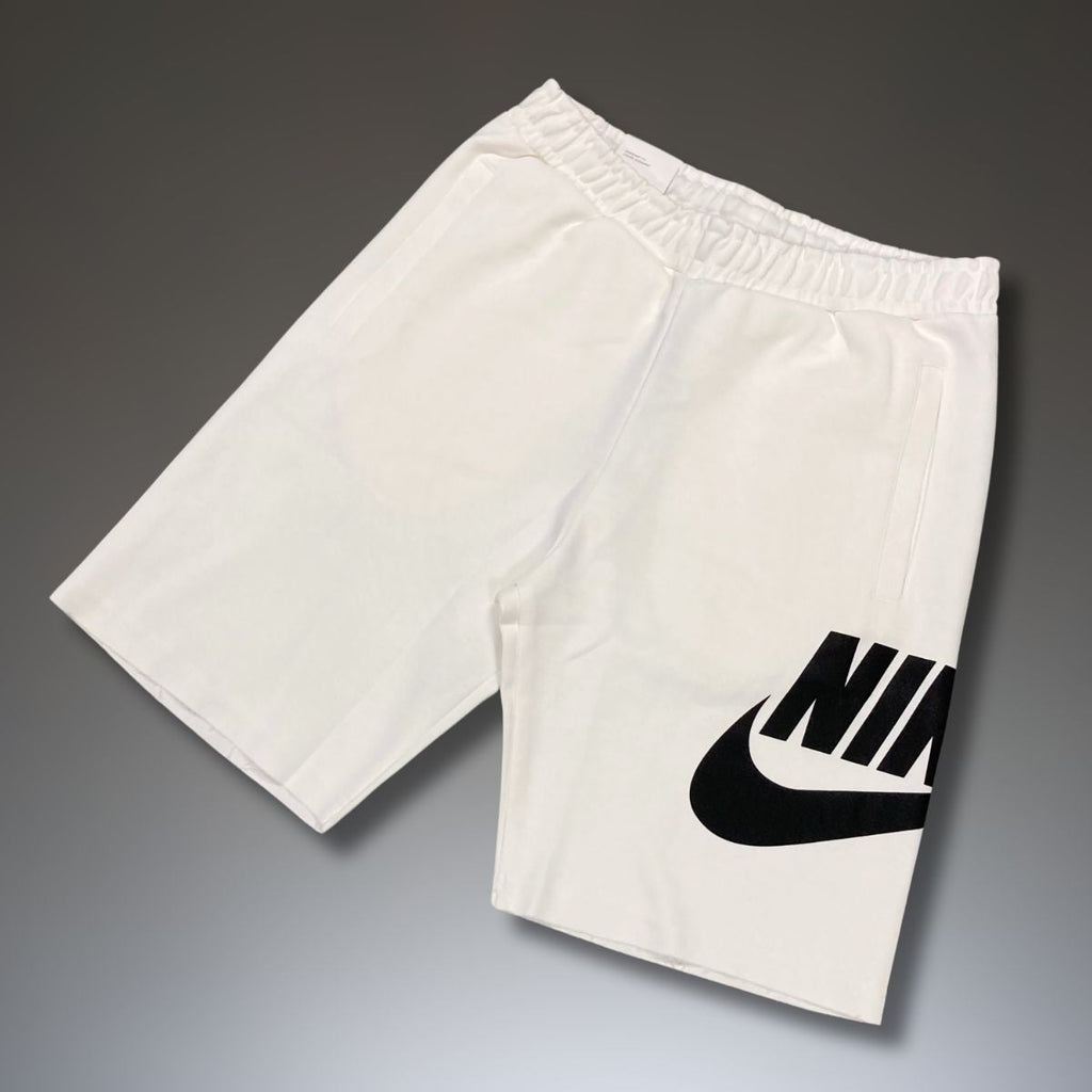 Nike férfi rövidnadrág, elefántcsont, nagy logóval. Factory outlet