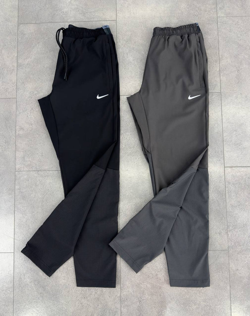 Nike férfi melegítőnadrág, fekete színben.
