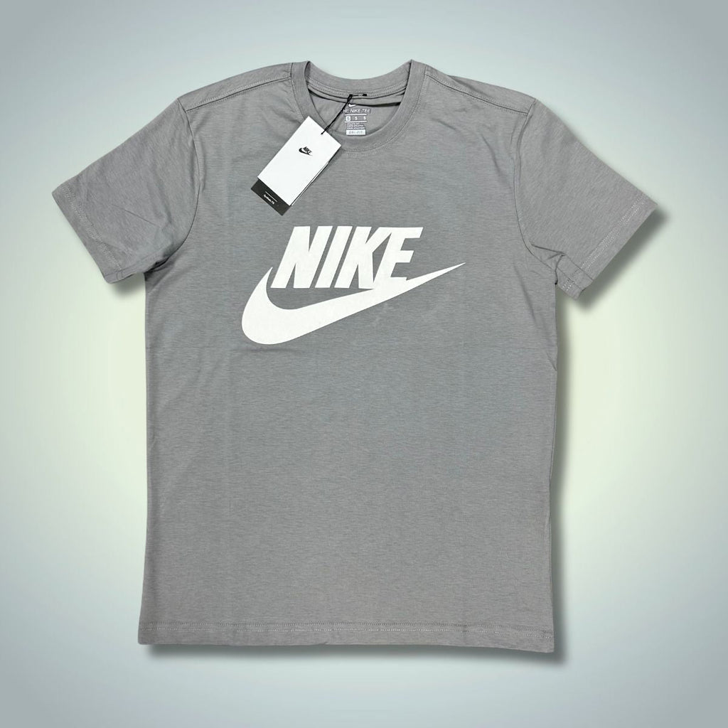 Nike férfi póló, szürke, fehér logóval. Prémium minőség