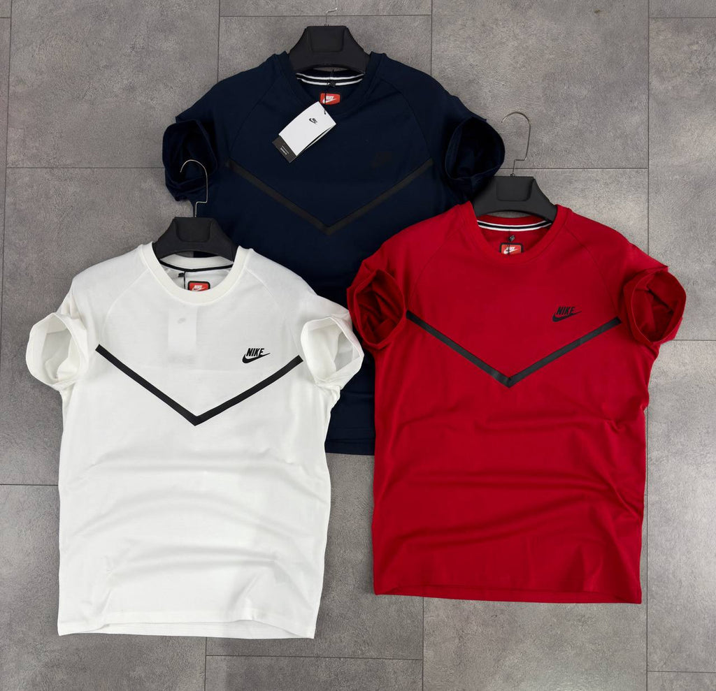 Férfi Nike Tech Fleece póló, ekrü színben. Prémium minőség