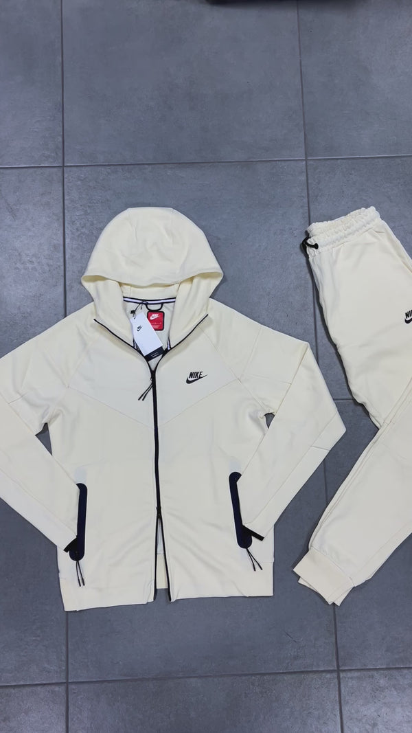 Nike Tech Fleece férfi tréningruha, elefántcsont szín. 2023-as modell. Prémium minőség
