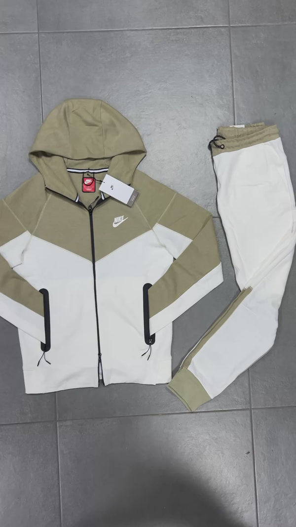 Nike Tech Fleece férfi tréningruha, olíva zöld és fehér. 2023-as modell. Prémium minőség