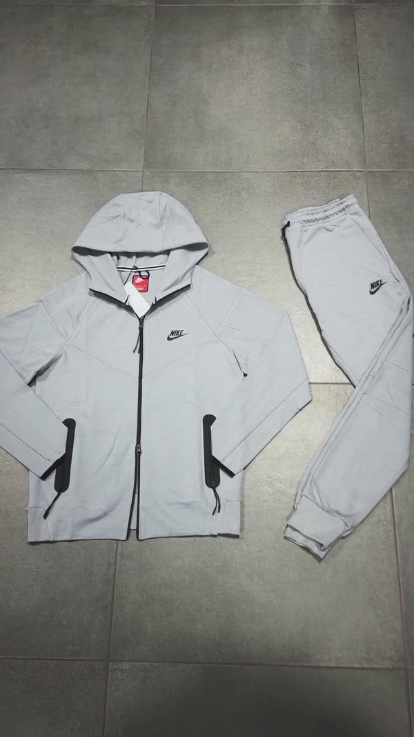 Nike Tech Fleece férfi tréningruha, világosszürke. 2023-as modell. Prémium minőség