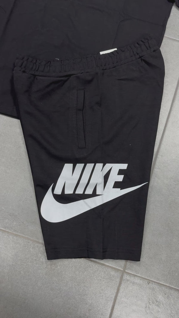Nike férfi rövidnadrág, fekete, nagy logóval. Factory outlet